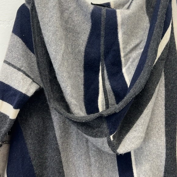 One-of-kind cashmere sweater made by Cyndi Buck Design - Picture 7 of 8